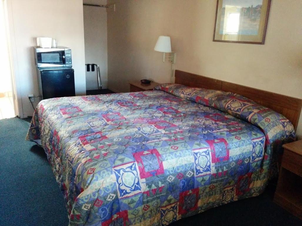 Two queen beds room at El Dorado Inn Suites